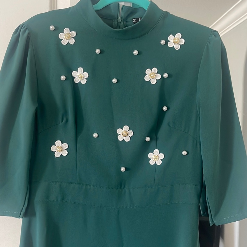 Long dress green white flowers  brand shein medium